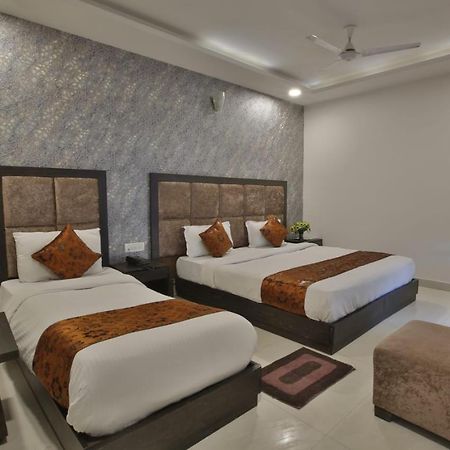 Hotel Aashiyana Inn 뉴델리 외부 사진