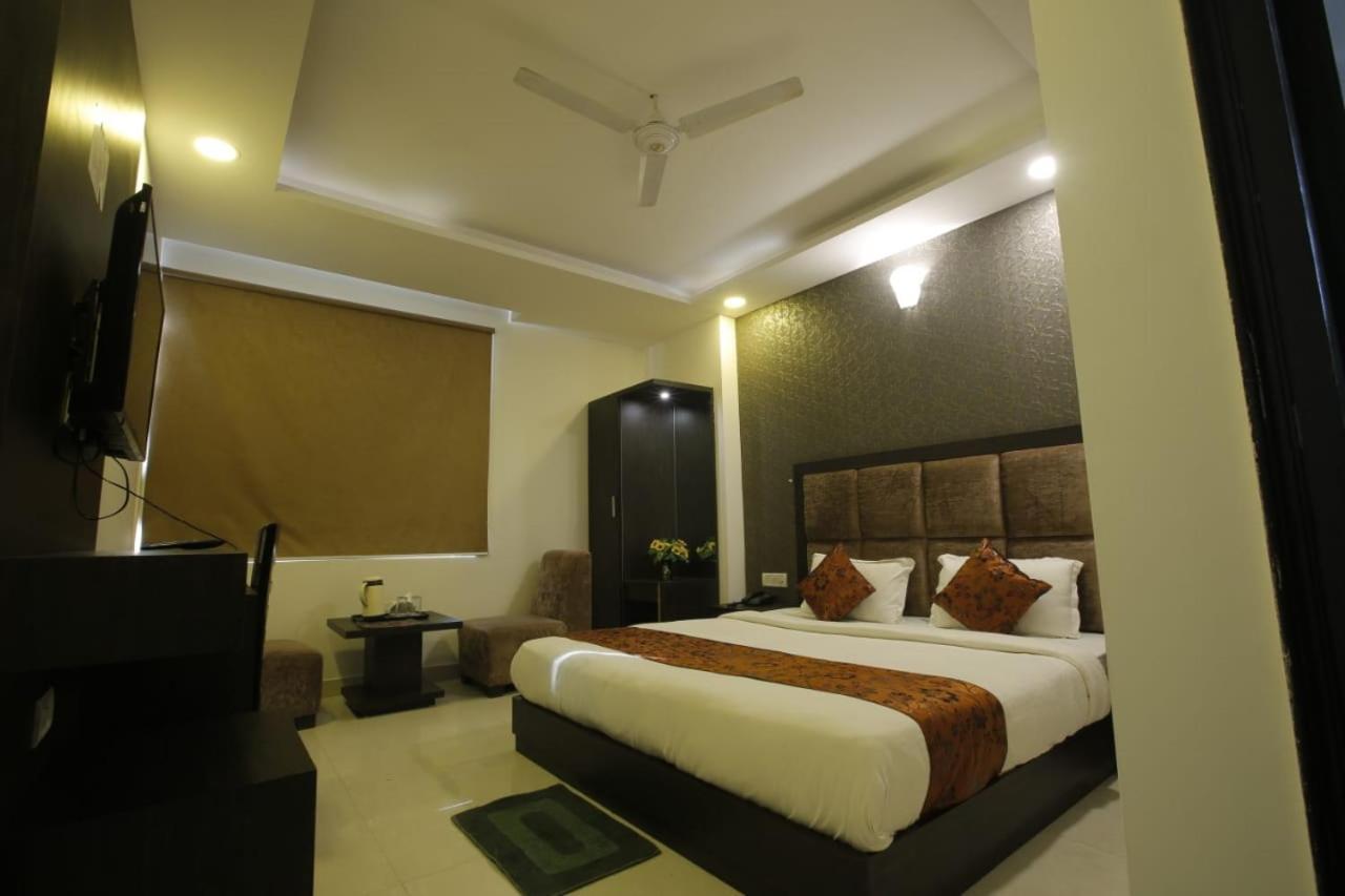 Hotel Aashiyana Inn 뉴델리 외부 사진